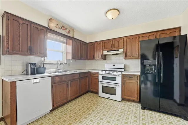 $250,000 | 5421 Crest Drive, Kansas City, KS 66106