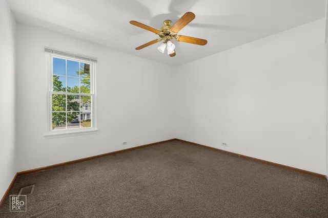 $305,900 | 1705 College Green Drive, Elgin, IL 60123