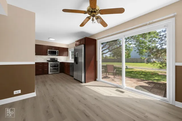 $305,900 | 1705 College Green Drive, Elgin, IL 60123