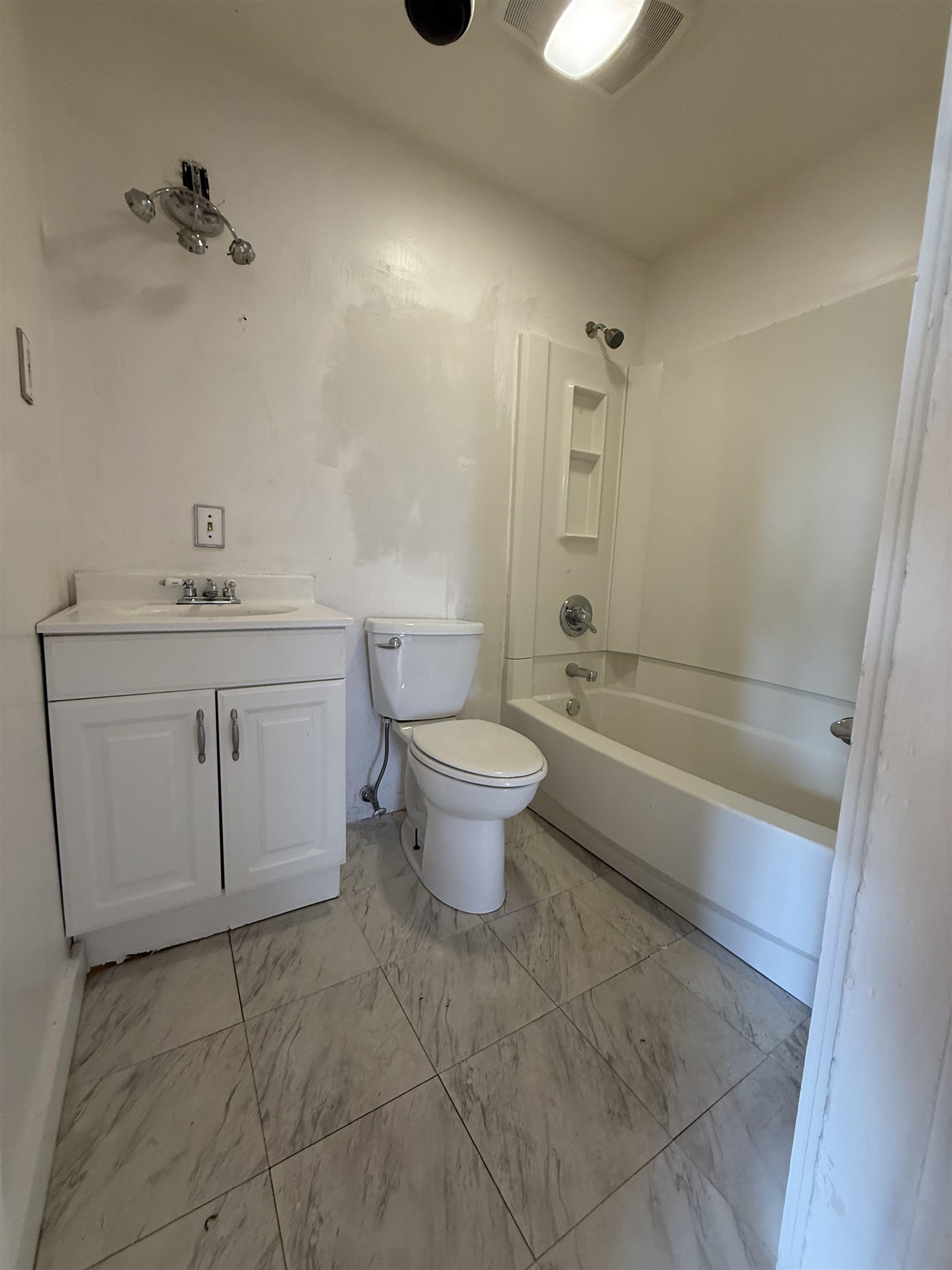 442 Merrimack Street, Unit 2W Manchester, NH 03103 - Photo 11 of 14