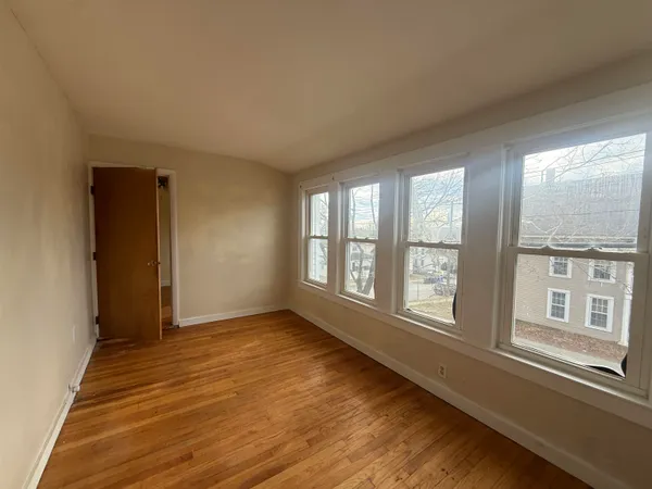 $1,595 | 442 Merrimack Street, Unit 2W, Manchester, NH 03103