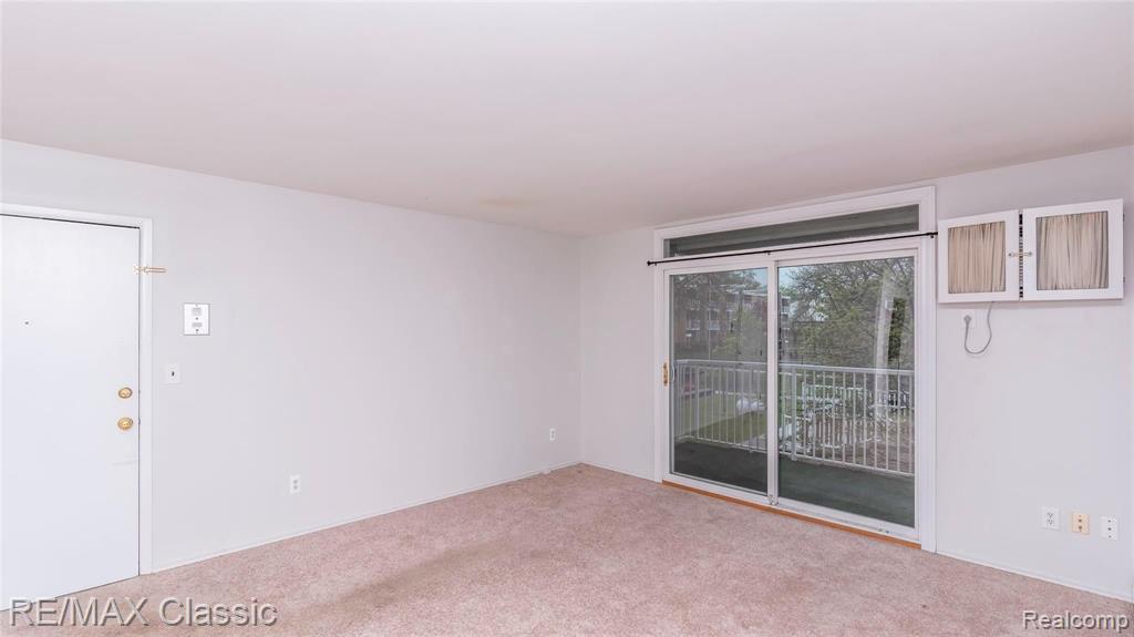 4905 Crooks Road, Unit B4 Royal Oak, MI 48073 - Photo 14 of 36