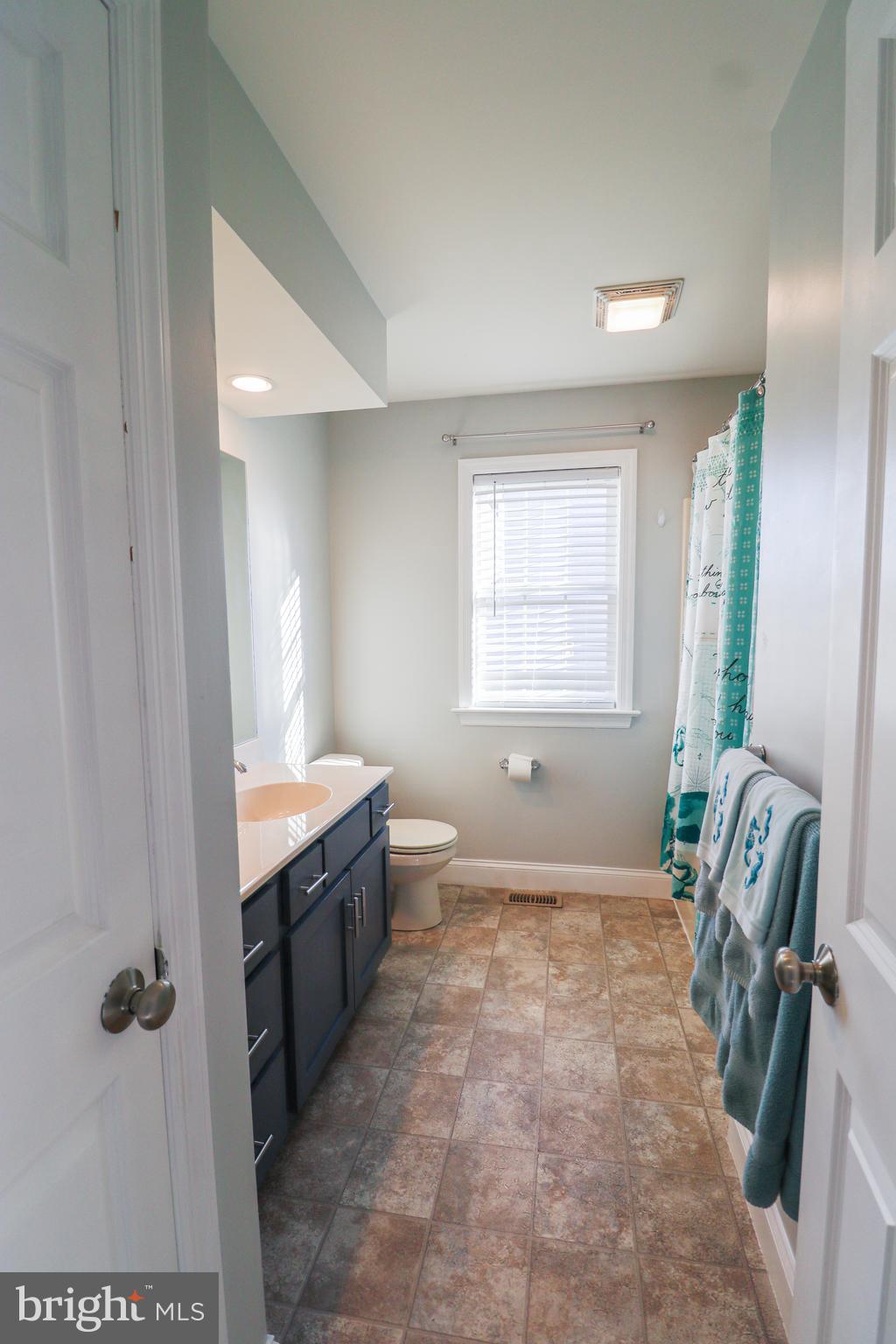 2238 Friesian Road York, PA 17406 - Photo 39 of 54 Full Bath between 2 other bedrooms
