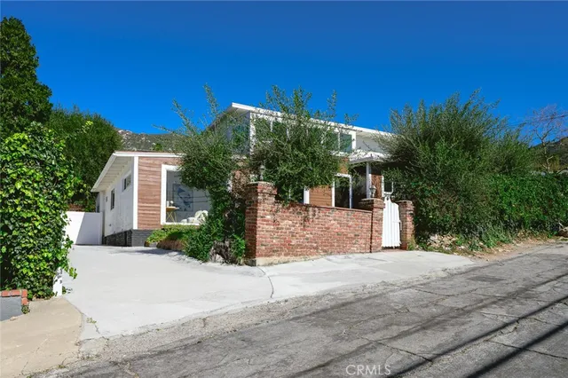 $1,443,000 | 2423 Rockdell Street, La Crescenta, CA 91214