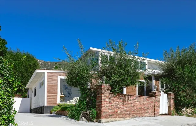 $1,443,000 | 2423 Rockdell Street, La Crescenta, CA 91214