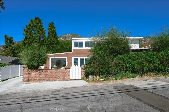$1,443,000 | 2423 Rockdell Street, La Crescenta, CA 91214