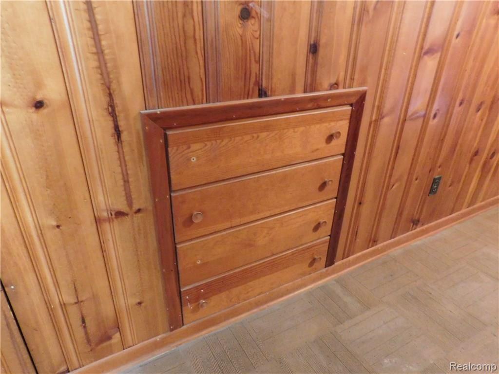 25156 Hayes Road Roseville, MI 48066 - Photo 18 of 30 Built in cabinets