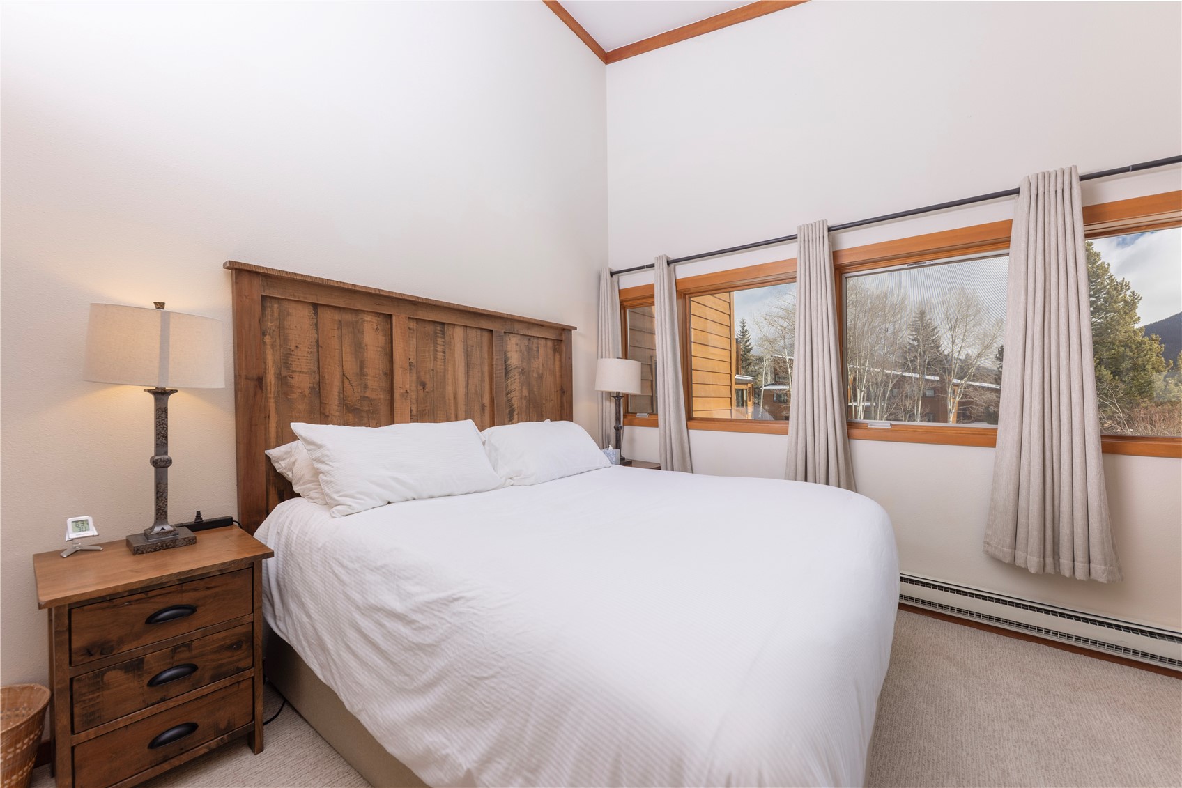 590 Tennis Club Road, Unit 1336 Keystone, CO 80435 - Photo 23 of 41 a bedroom with a large bed and a night stand