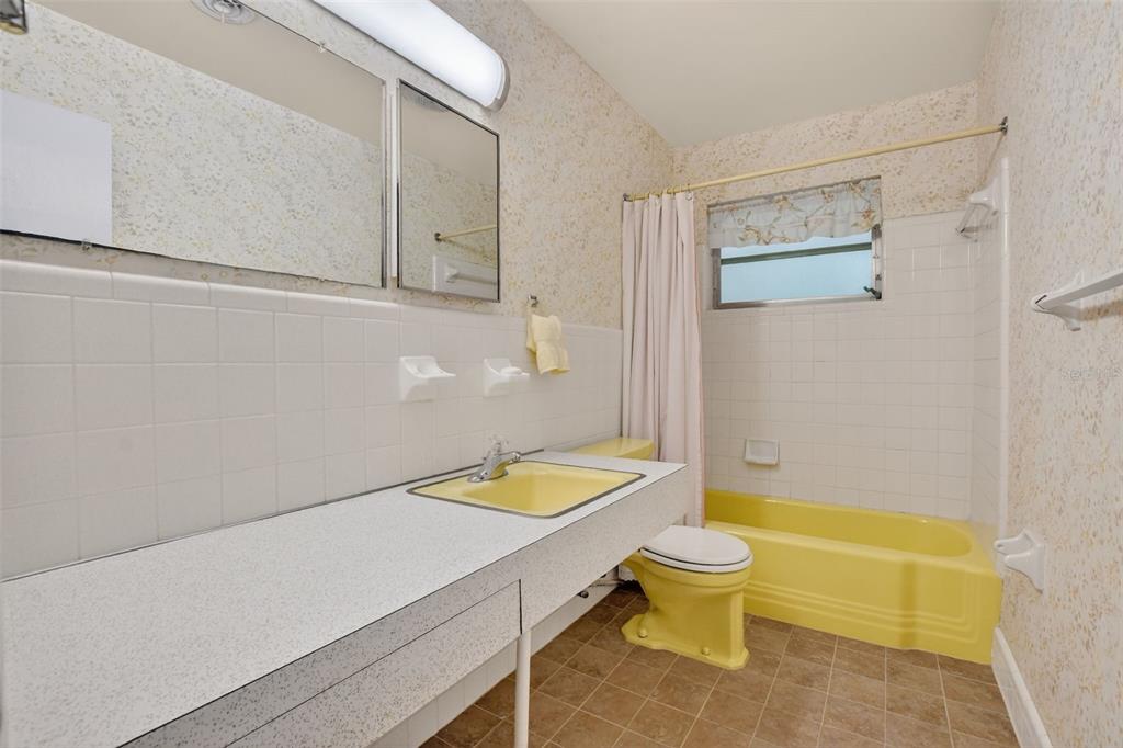 450 Northwest 12th Avenue Boca Raton, FL 33486 - Photo 32 of 58 a bathroom with a sink a toilet and a bathtub
