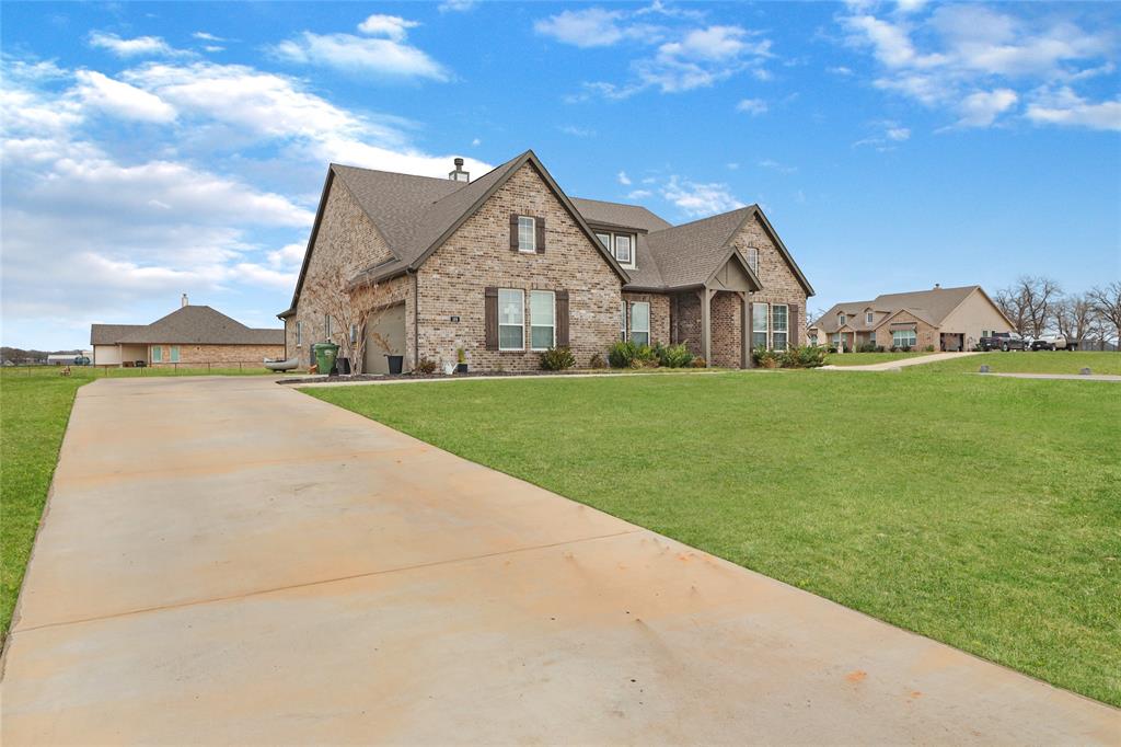 189 Chester Road Springtown, TX 76082 - Photo 2 of 28