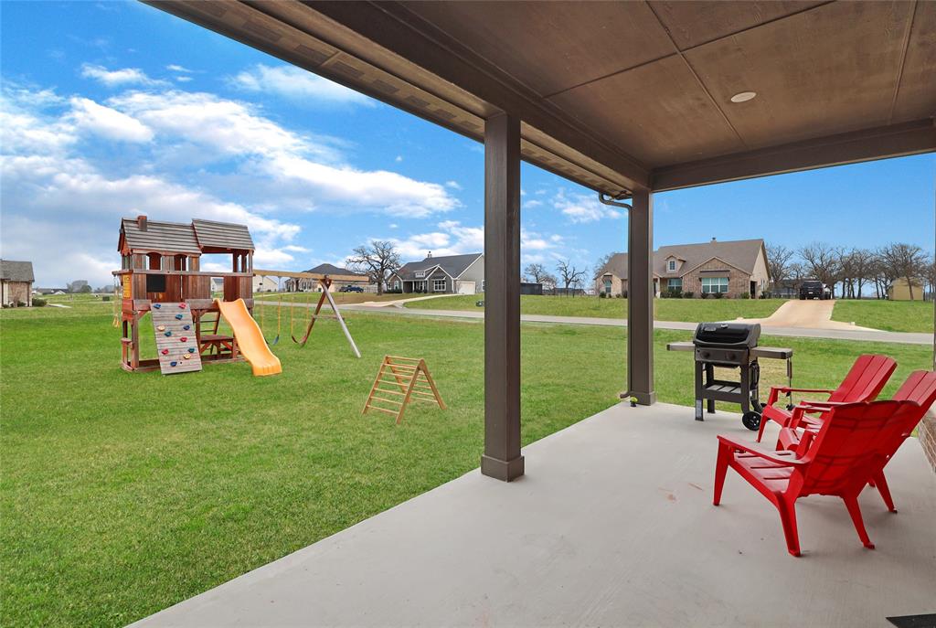189 Chester Road Springtown, TX 76082 - Photo 26 of 29 a view of a chairs with a table and chairs in the garden