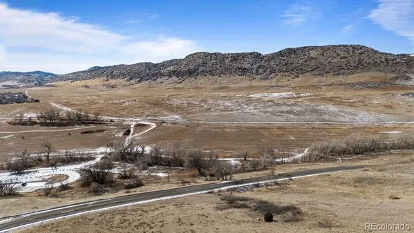 an outdoor view of the house