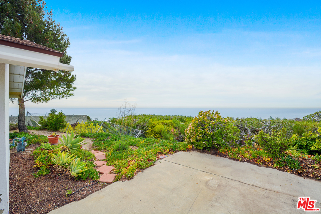 6225 Tapia Drive Malibu, CA 90265 - Photo 14 of 46