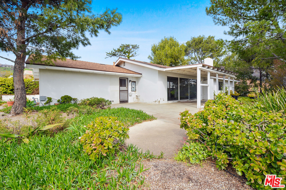 6225 Tapia Drive Malibu, CA 90265 - Photo 15 of 46