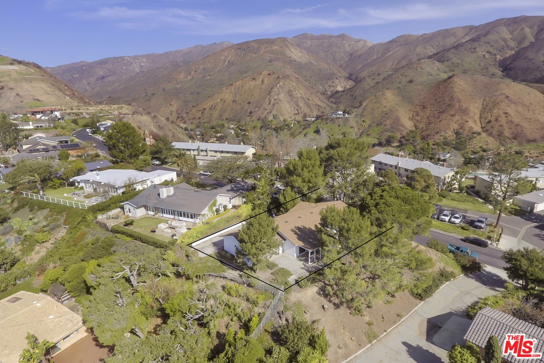 6225 Tapia Drive Malibu, CA 90265 - Photo 4 of 46