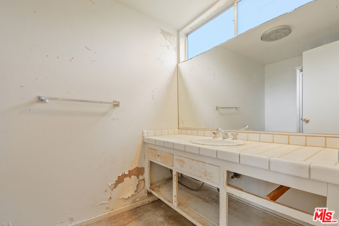 6225 Tapia Drive Malibu, CA 90265 - Photo 37 of 46