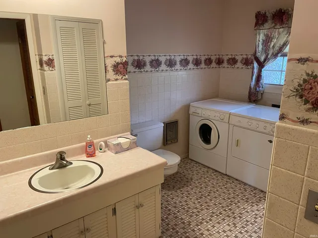 $575,000 | 14415 Lawrence Lake Drive, Plymouth, IN 46563