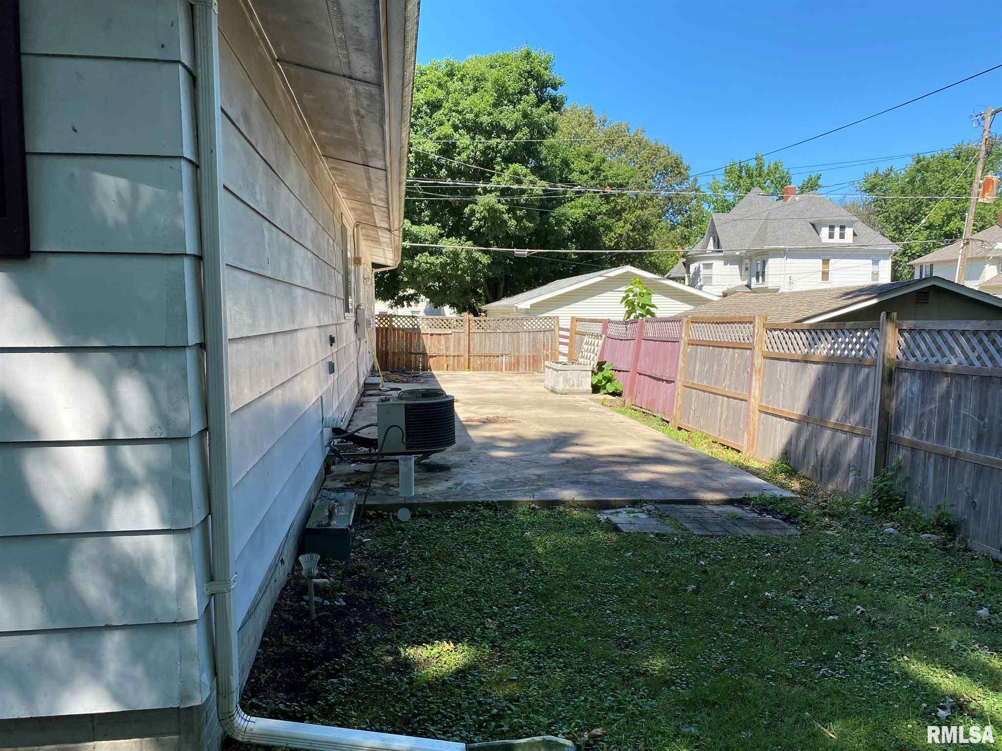 53 East Maple Street Canton, IL 61520 - Photo 4 of 19 Gallery Image 4