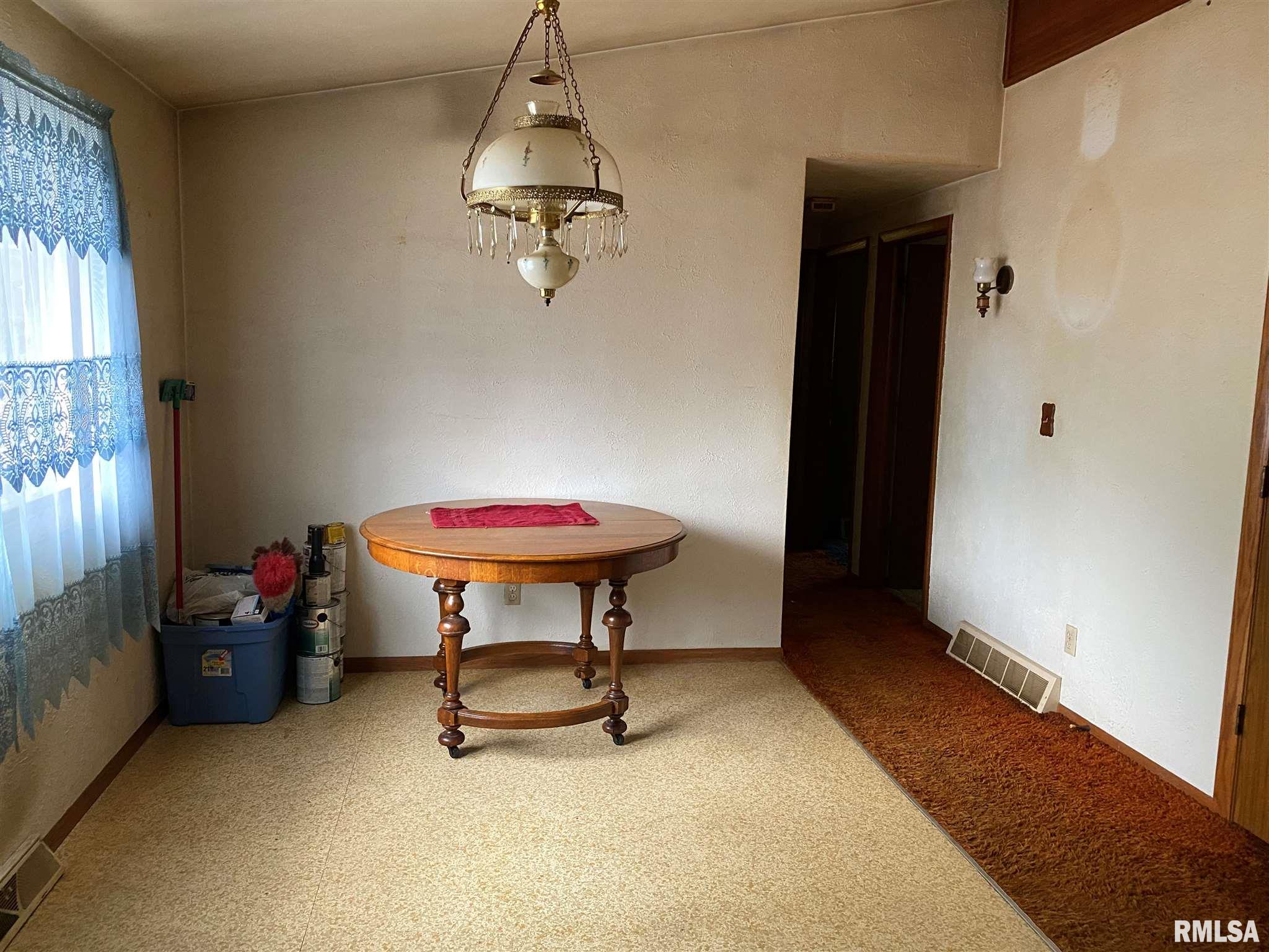 53 East Maple Street Canton, IL 61520 - Photo 8 of 19 Gallery Image 8