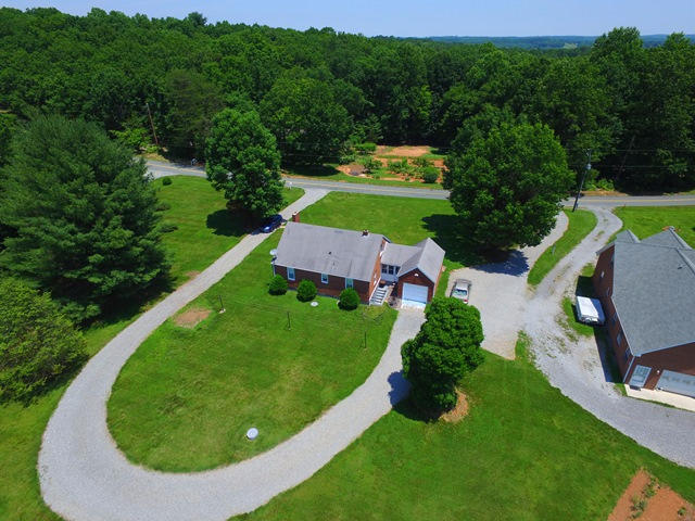 1303 Angle Plantation Road Rocky Mount, VA 24151 - Photo 4 of 22 IMG_0831