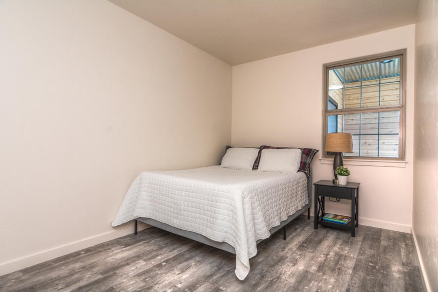 704 Southwest 15th Street Redmond, OR 97756 - Photo 22 of 31 15th St SW 704 (23 of 32)
