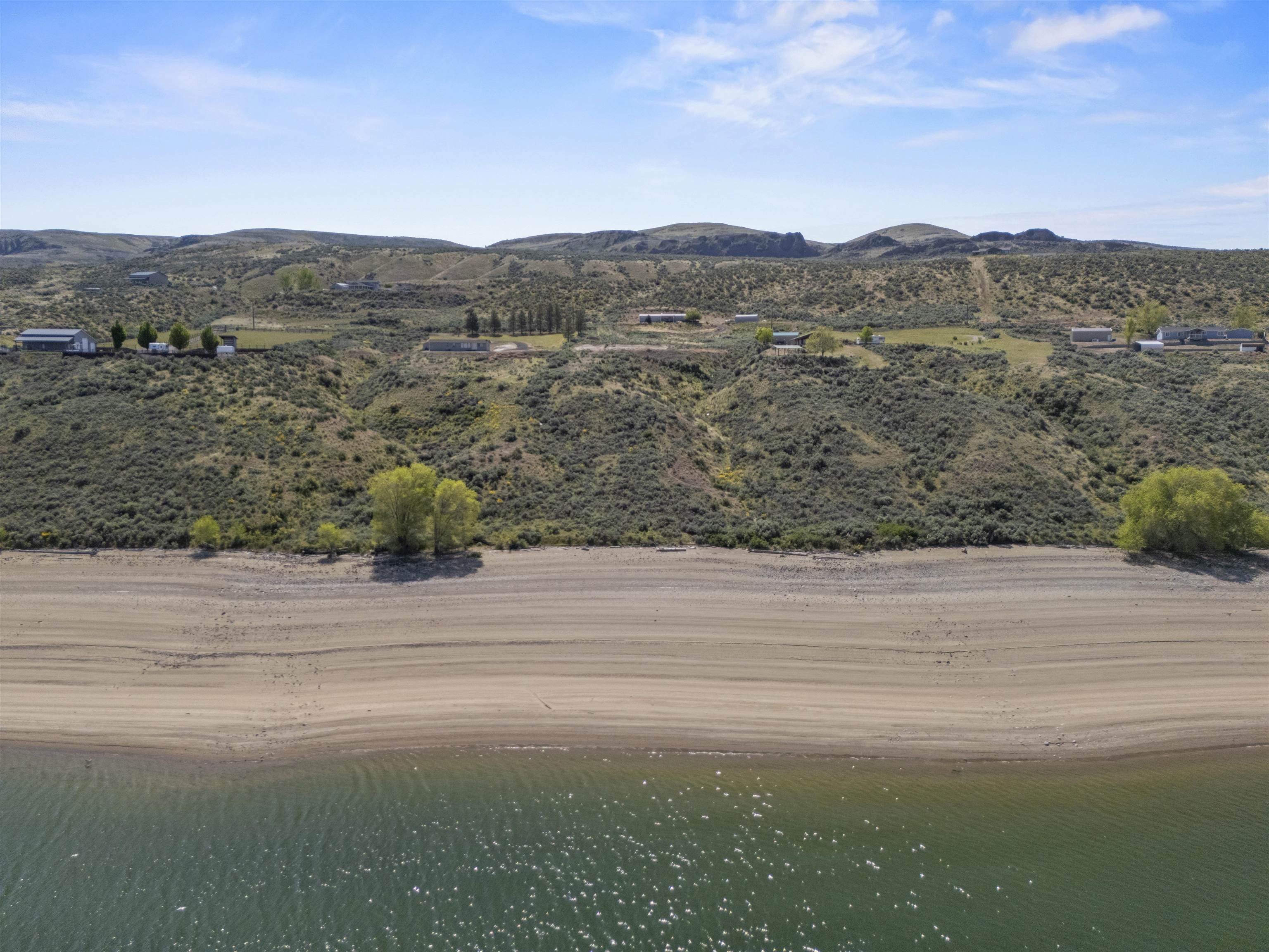 4005 East Plum Point Road Grand Coulee, WA 99133 - Photo 7 of 14