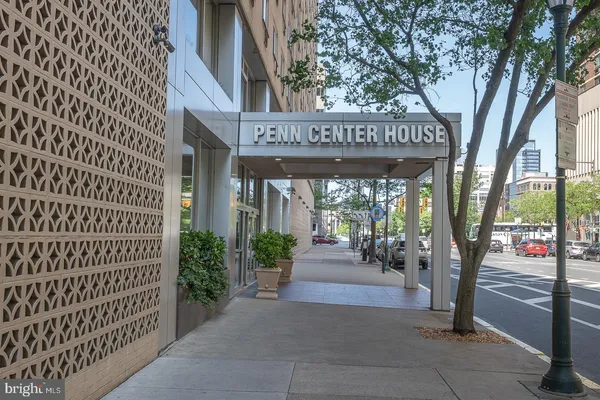 $325,000 | 1900 John F Kennedy Boulevard, Unit 402, Philadelphia, PA 19103