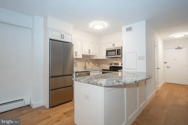 $325,000 | 1900 John F Kennedy Boulevard, Unit 402, Philadelphia, PA 19103