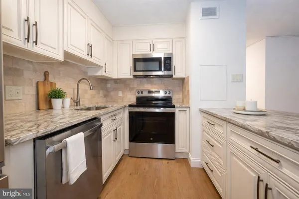 $325,000 | 1900 John F Kennedy Boulevard, Unit 402, Philadelphia, PA 19103