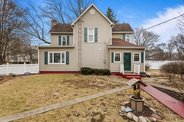 $239,900 | 302 Shimp Road, Milmine, IL 61855