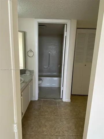 $2,250 | 1200 Northeast Miami Gardens Drive, Unit 607W, Miami, FL 33179