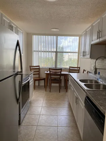 $2,250 | 1200 Northeast Miami Gardens Drive, Unit 607W, Miami, FL 33179