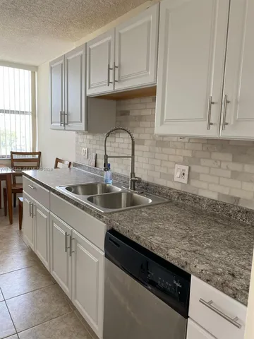 $2,250 | 1200 Northeast Miami Gardens Drive, Unit 607W, Miami, FL 33179