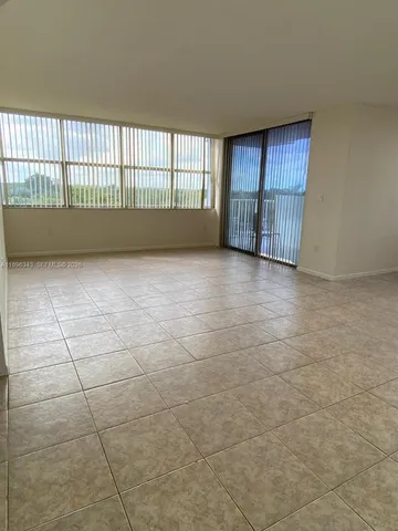 $2,250 | 1200 Northeast Miami Gardens Drive, Unit 607W, Miami, FL 33179