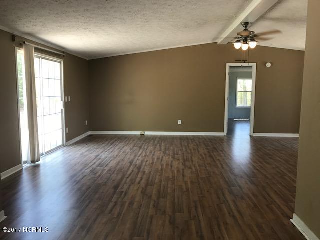267 Red Barn Road Newport, NC 28570 - Photo 4 of 21 Great Room, view 2