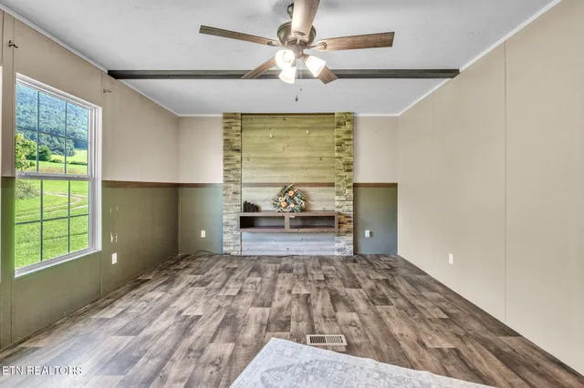 $219,900 | 233 Orange Lane, Speedwell, TN 37870