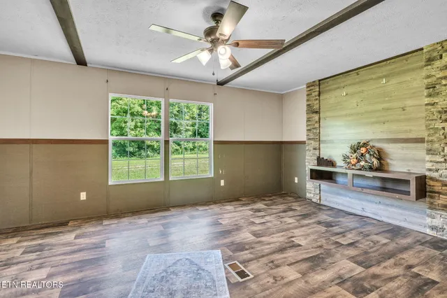 $219,900 | 233 Orange Lane, Speedwell, TN 37870