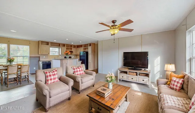 $219,900 | 233 Orange Lane, Speedwell, TN 37870