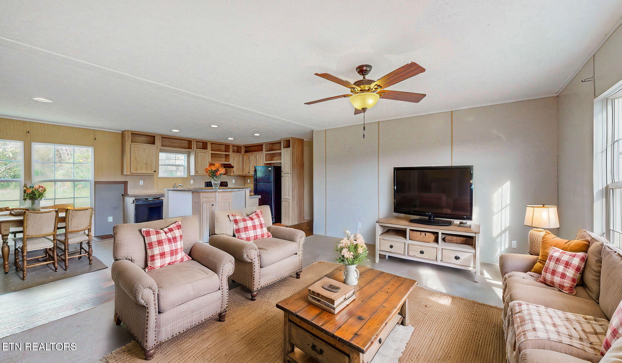 233 Orange Lane Speedwell, TN 37870 - Photo 9 of 30 1-web-or-mls-233-Orange-Ln-11052024_0936