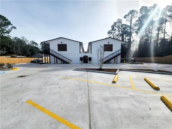 $1,375 | 141 Hoover Drive, Unit 105, Slidell, LA 70461