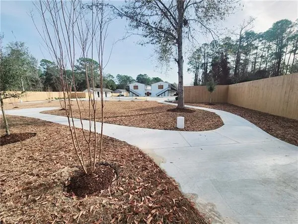 $1,375 | 141 Hoover Drive, Unit 105, Slidell, LA 70461