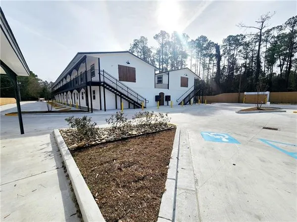 $1,375 | 141 Hoover Drive, Unit 105, Slidell, LA 70461