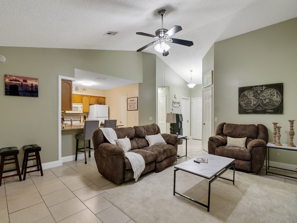 2020 Vero S Circle Southwest, Unit 4 Vero Beach, FL 32962 - Photo 5 of 28 a living room with furniture