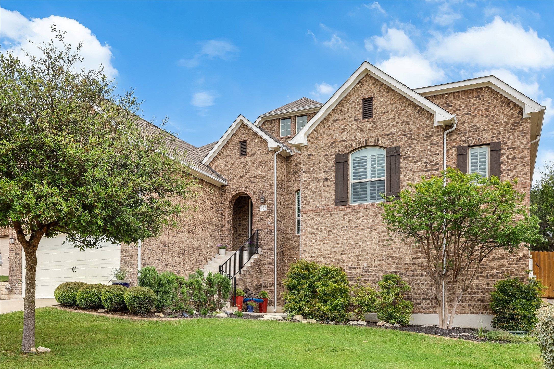7425 Pace Ravine Drive Lago Vista, TX 78645 - Photo 3 of 40 The height of this home is majestic and makes for a wonderful lake view!