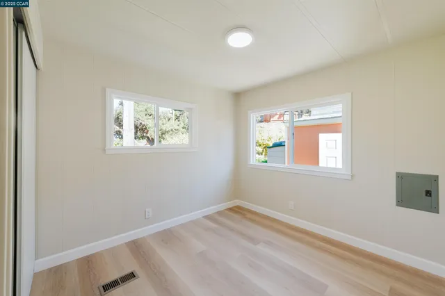 a view of empty room with window