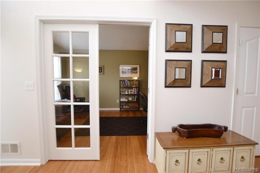 854 Dakota Rochester Hills, MI 48307 - Photo 15 of 32