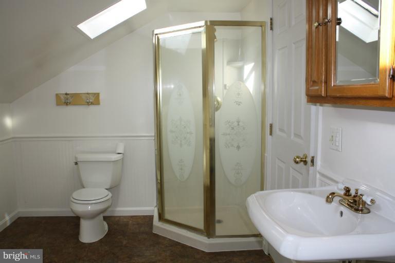 318 Paradise Road Aberdeen, MD 21001 - Photo 15 of 17 Bath (Master)