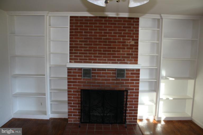 318 Paradise Road Aberdeen, MD 21001 - Photo 10 of 17 Living Room