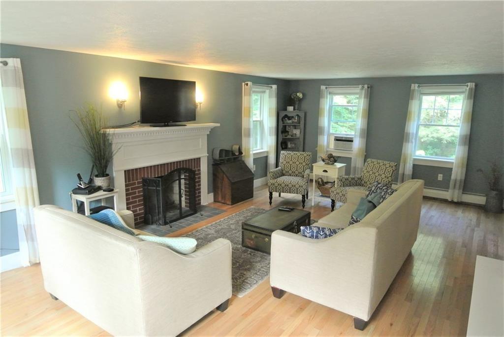 118 Burnham Road Scarborough, ME 04074 - Photo 12 of 22 Living Room