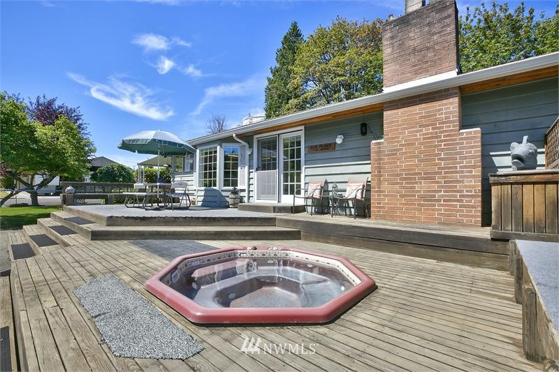 5005 Northeast 13th Place Renton, WA 98059 - Photo 13 of 22 Gallery Image 13